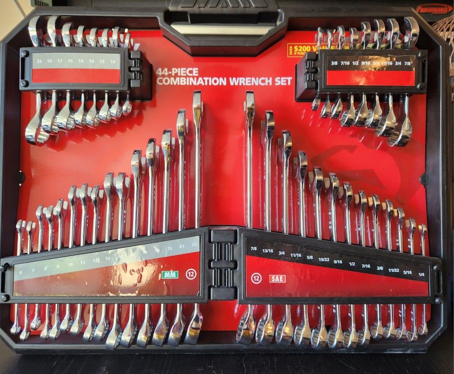 44 Piece Husky Combination Wrench Set. SAE and MM.