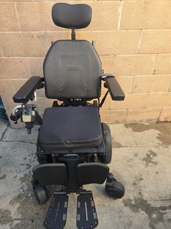 Quantum Edge 3 Premium Power Wheelchair – Like New – Cost Over $10,000 New