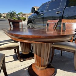 Beautiful Dining Table & 6 Chairs 