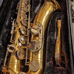 Vito (Yamaha) Tenor Saxophone 