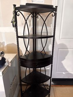 2 corner shelves