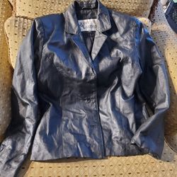 Women jacket 100% Genuine Leather Black great condition size M elegant