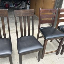 Four Chairs 🪑 