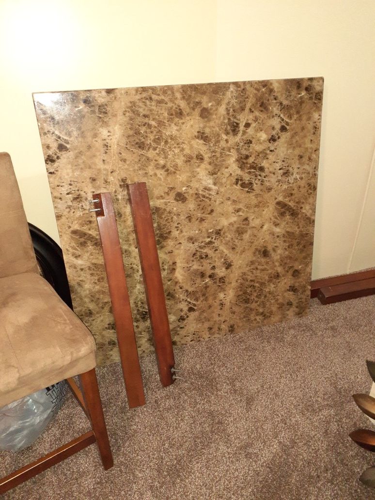 Dining table good condition