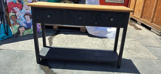 Wooden table with 3 Drawers