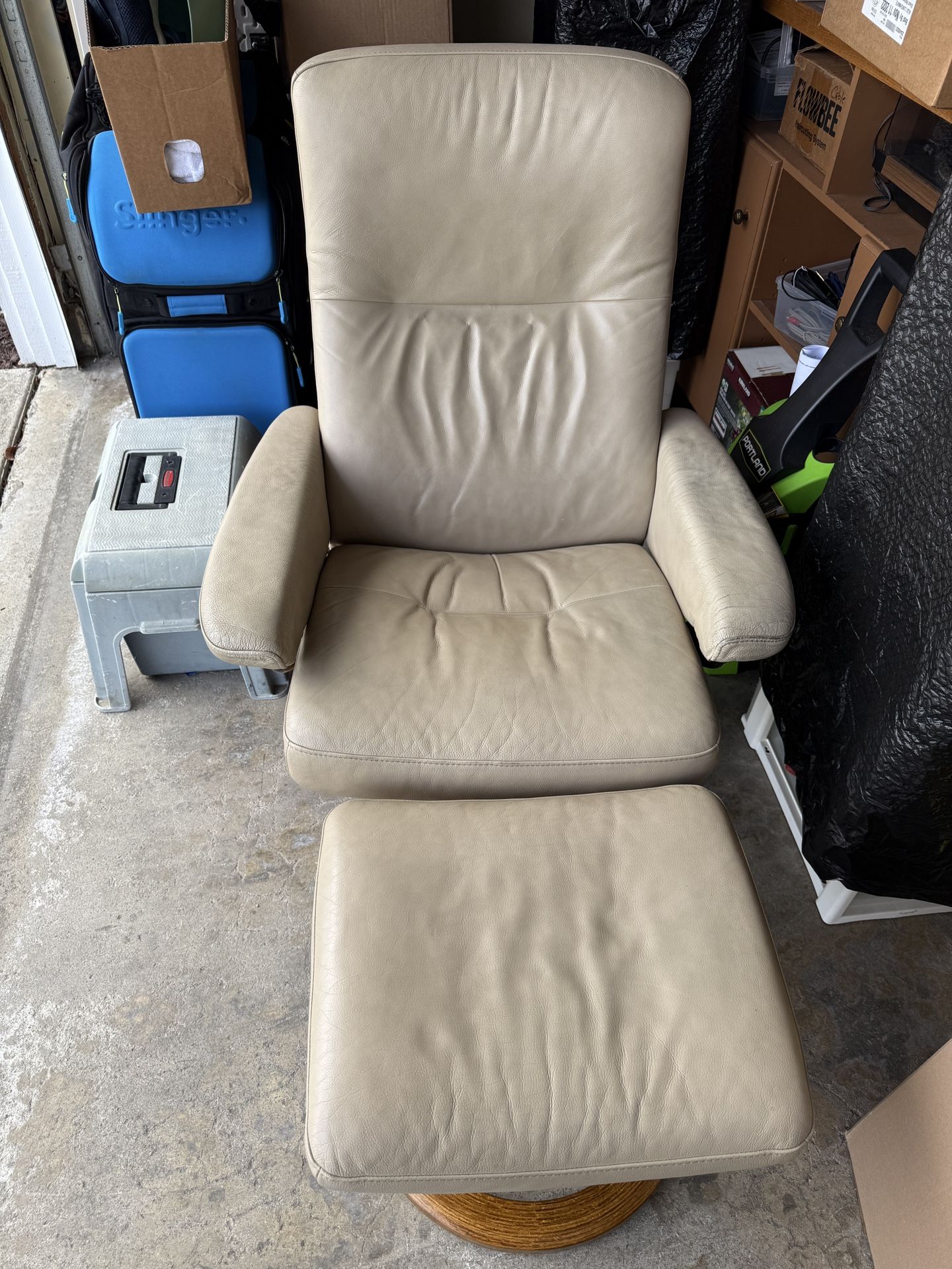 Stressless Ekornes Leather Reclining Chair With Footstool