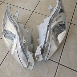 07-11 Toyota Yaris Headlights