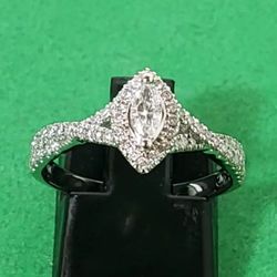 10k White Gold Diamond Ring