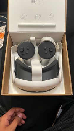 Meta Quest 3 VR Headset with Controllers