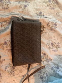 Michael kors crossbody