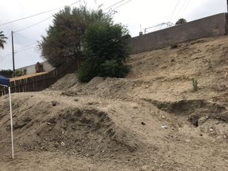 Free dirt located in Colton