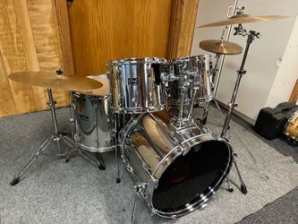 Pearl drums with cymbals, DW pedals