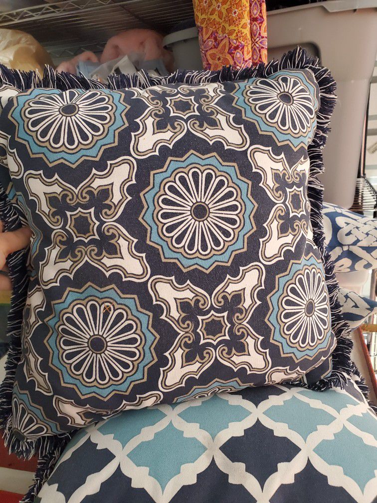 5 BLUE, BROWN,  & TURQUOISE OUTDOOR THROW PILLOWS! 