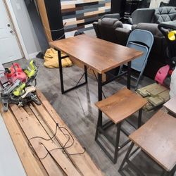 Eating Table With 4 Bar Stool Chairs