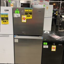 MAGIC CHEF REFRIGERATOR 7RA8