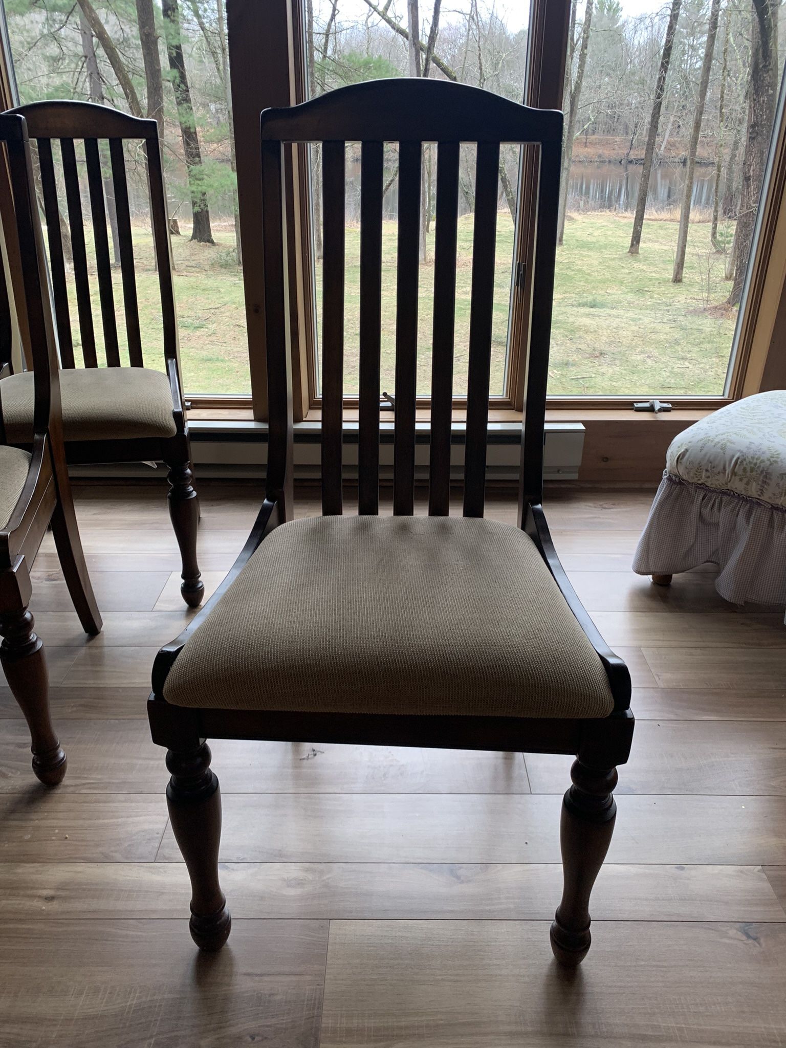 8 Dining Chairs $250