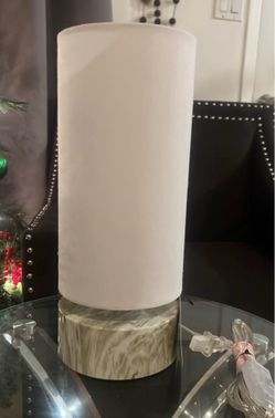 Brand new Threshold table lamp