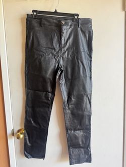 Sleek stretch faux leather finish with a slim straight cut. Clean waistband and button closure. Subtle sheen for a modern look. Size 3X  run small. Wi