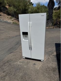 Side by side 24.57 cubic refrigerator fridge freezer Amana brand I offer delivery $400 firm