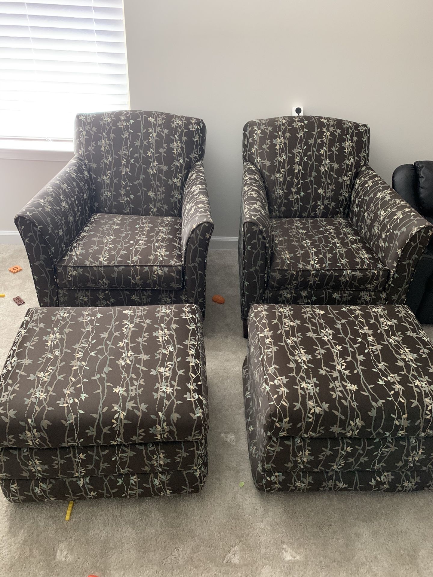 2 Arm chairs with 2 ottoman