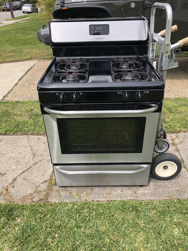 Frigidaire Gas Stove **Oven doesn’t work** for Sale in Norfolk, VA
