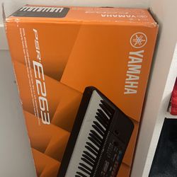 Yamaha PSR e263 Digital Keyboard 