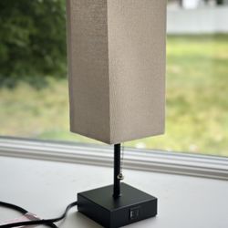Table Lamp with UBS ports