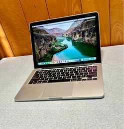 Apple MacBook Pro 13” Retina i5/8GB/256GB SSD $180