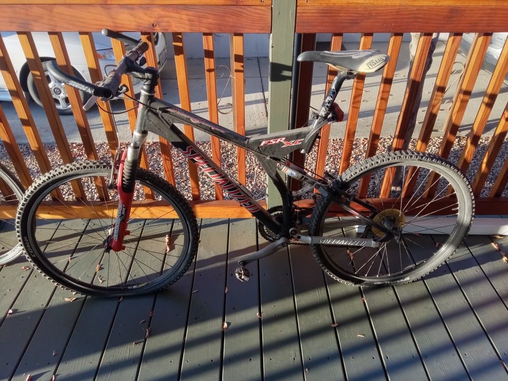 Specialized FSR xc mountain bike stump jumper.