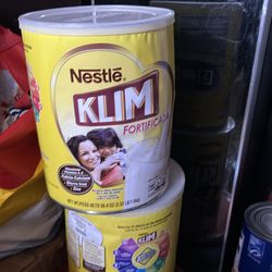 Baby formula picked up from the food bank only for people that are in need. I’ll give a can each out to a mother that’s in need of this please