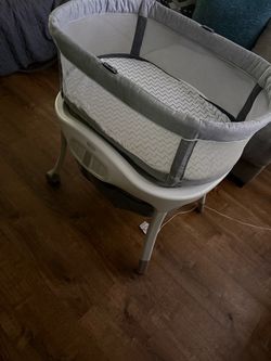 Rocking baby bassinet