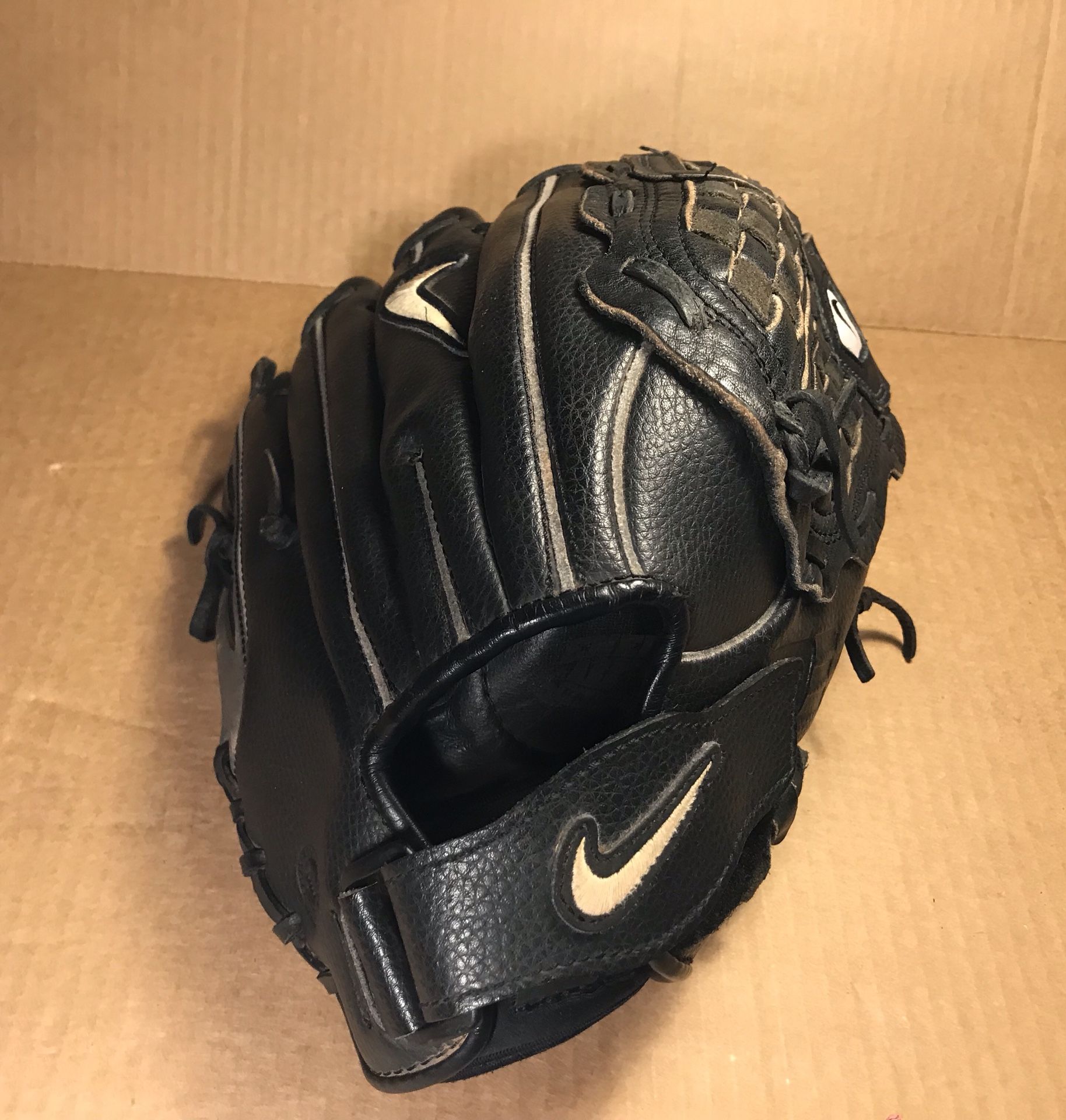 Nike Baseball Glove - Cowhide Leather- Right Handed Throwers