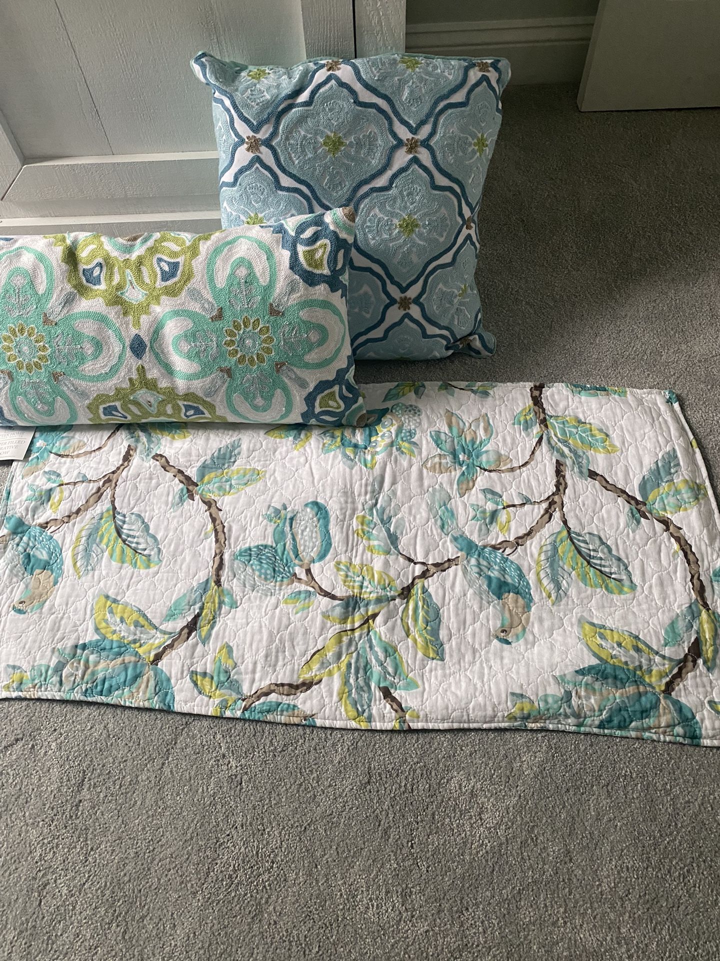 Brand New King Size Quilt Set
