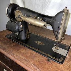 1930s Vintage Singer Sewing Machine 