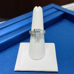 Gold Diamond Ring 