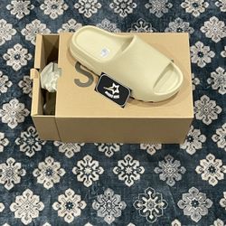 Yeezy Slide Bone 