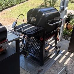 Weber Searwood 600 Pellet Grill - with extra accessories
