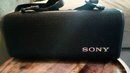Sony ULT FIELD 5 Wireless Bluetooth Speaker + Sony Strap BUMPS! EXCELLENT CONDITION!