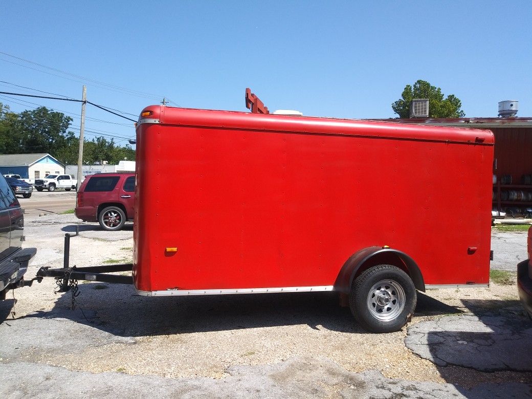 2000 Endclosed cargo trailer $3,000 OBO