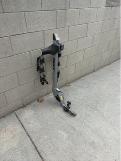 Thule 3 Bike Rack with keys and 2 inch attachment