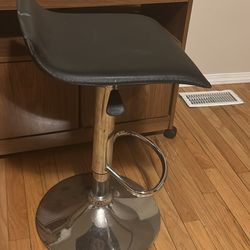 Adjustable Swivel Bar Stool