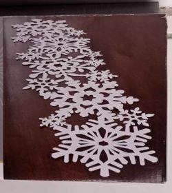 NEW white felt snowflake tablerunner for holiday decor 15.9" by 53.2" $5 FIRM