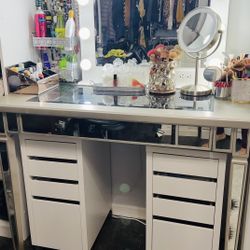 DIY Vanity With Mirror 