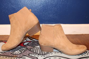 Union Bay Timmy low block heel Suade Ankle Boots - Women’s Size 8.5