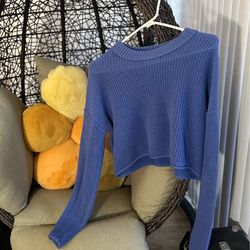 Flare sleeve blue sweater