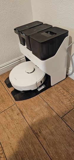 Robot vacuum.