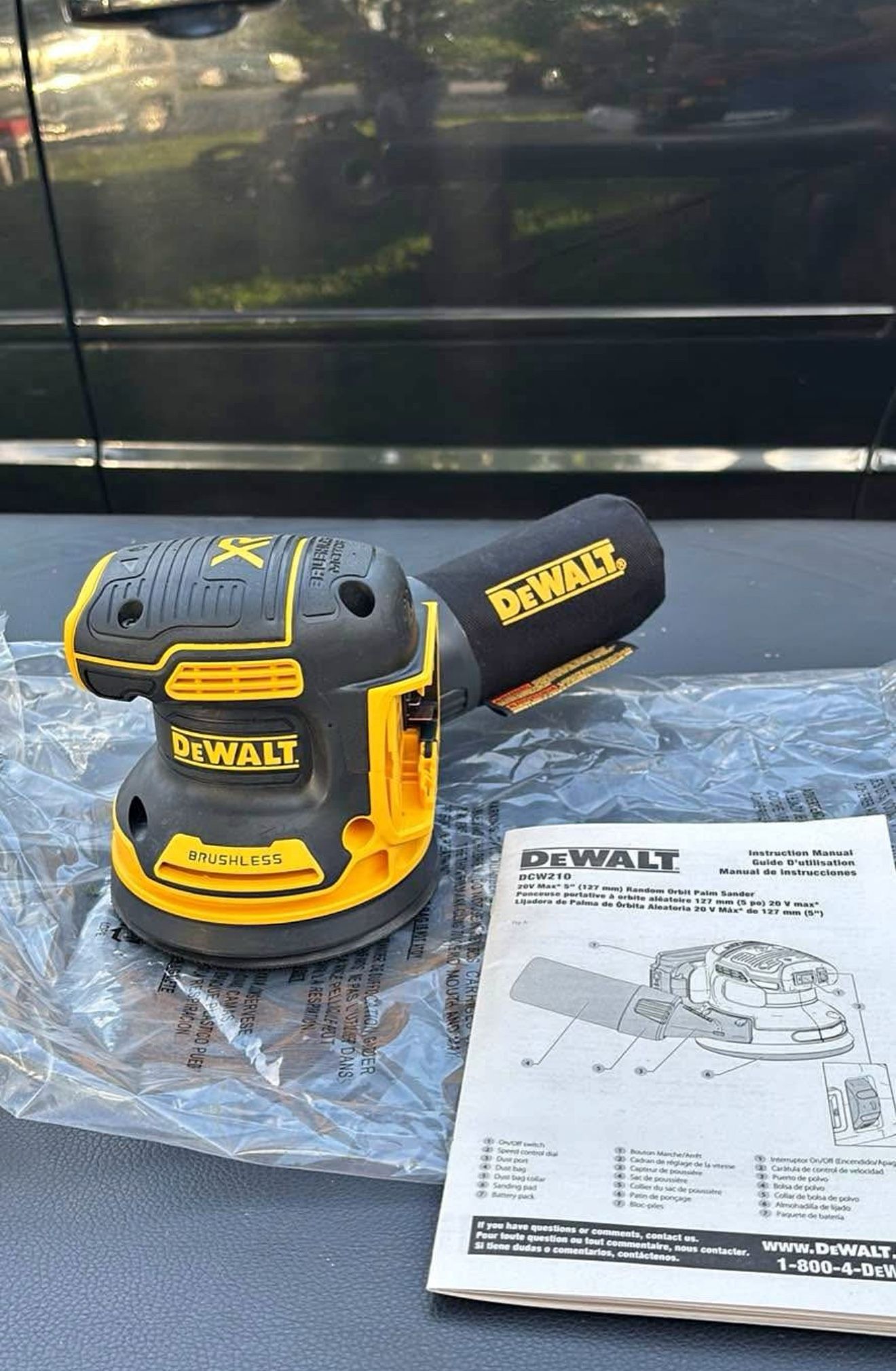 New DEWALT DCW210B 20V MAX XR Li-Ion Brushless Cordless 5" Random Orbit Sander