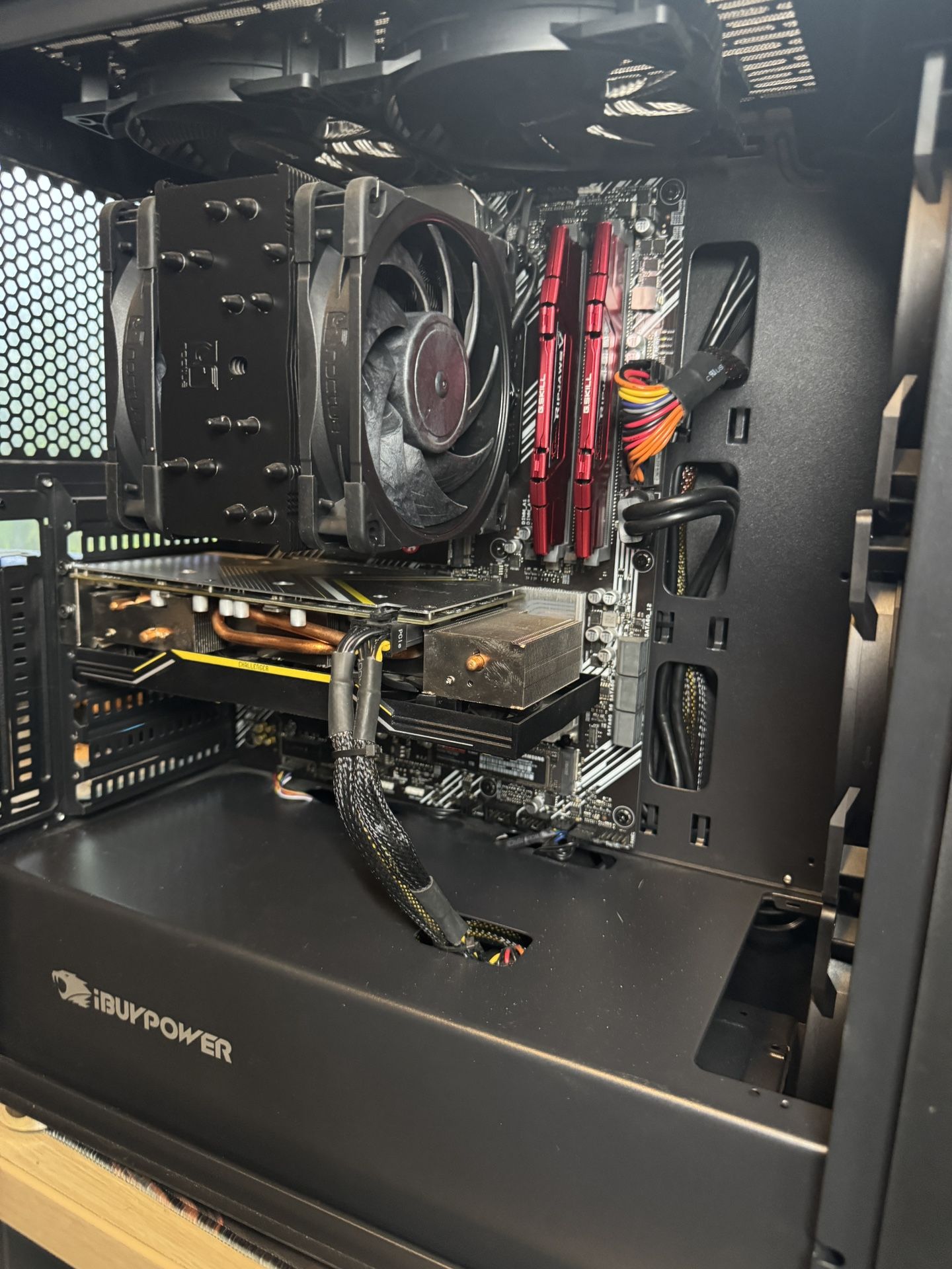 Gaming PC Setup W/Monitor & Keyboard