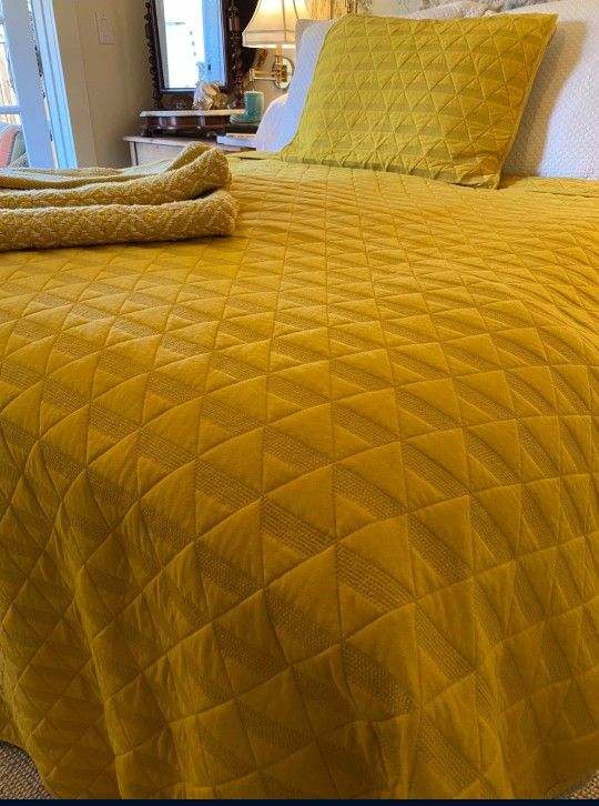 Mustard Yellow Triangle Stitch Jersey Quilt