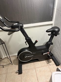 Static bike. Bicicleta estática